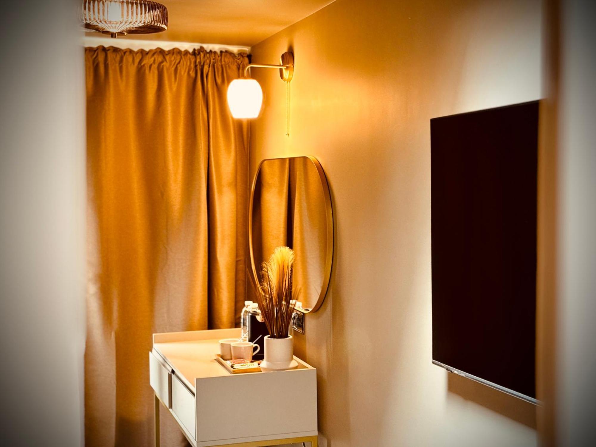 At The Quayside - Stylish En-suite On Quay Fully Refurbed * Poole