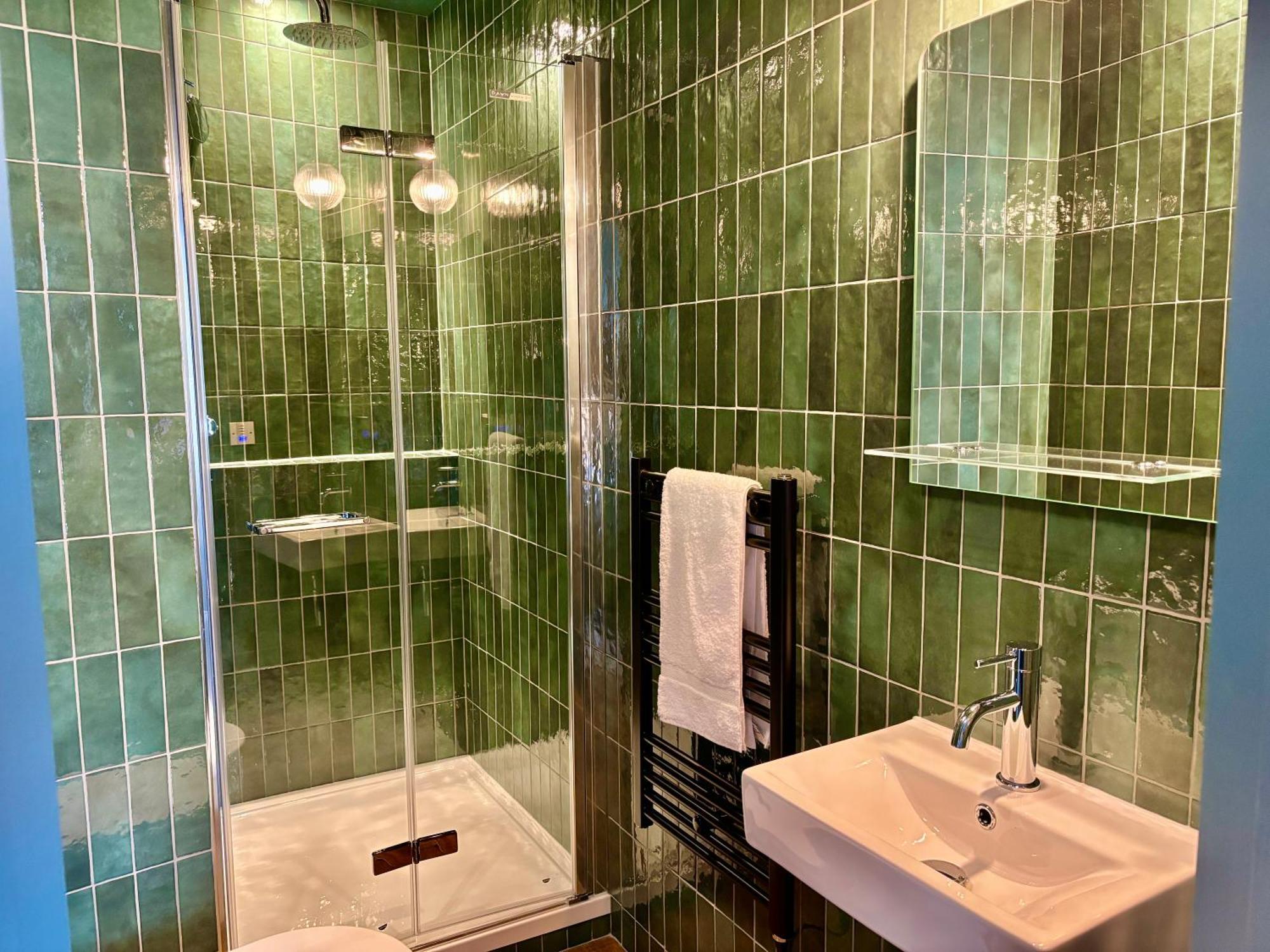 At The Quayside - Stylish En-suite On Quay Fully Refurbed Hotel