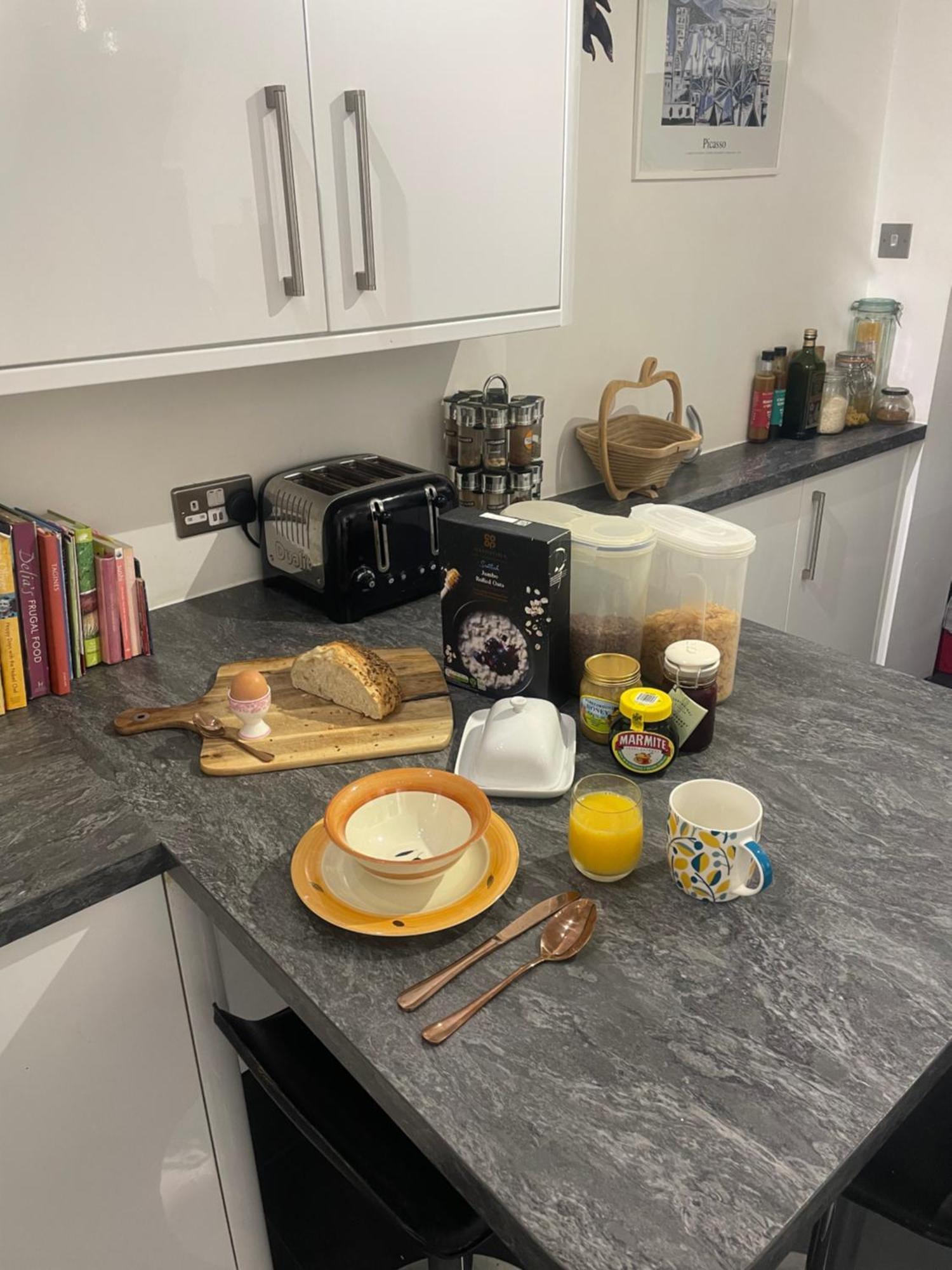 Spacious In Edwardian House * Poole