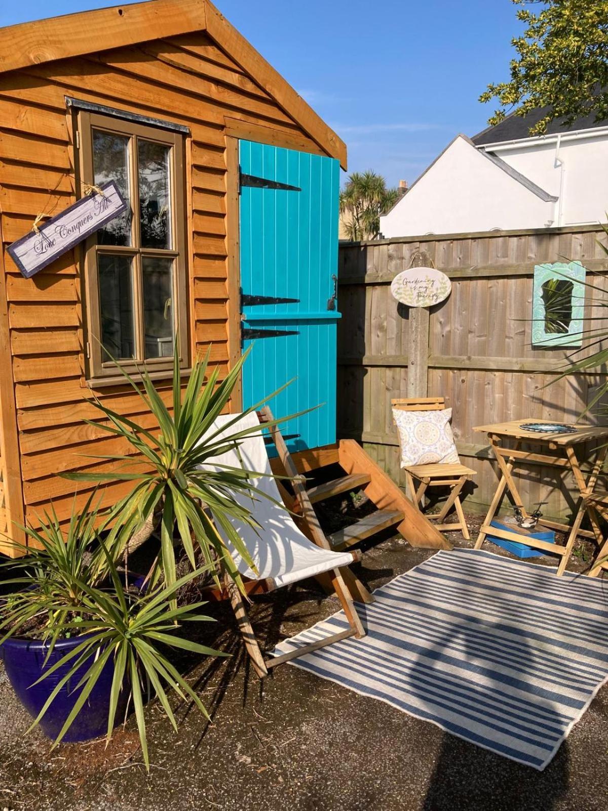 The Sashes: Cozy Near & Sandbanks Apartment