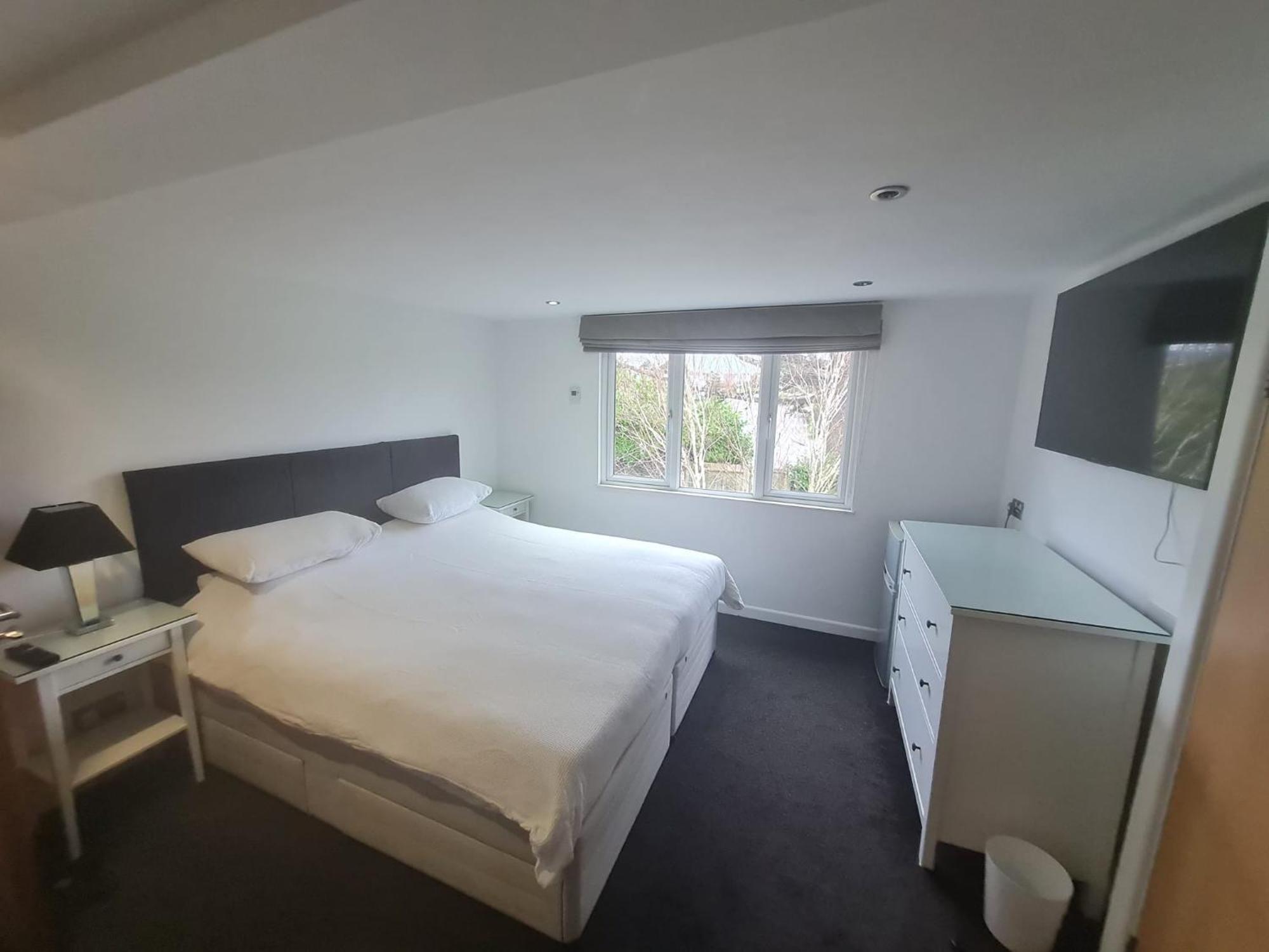 The White Lodge Bed & Breakfast 2*
