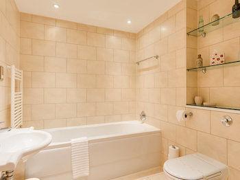 Hotel Quay Holidays - Dolphin Quays