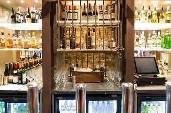Ox Hotel, Bar, & Grill