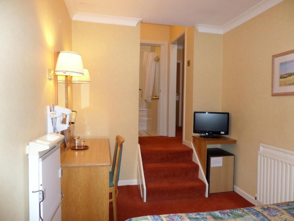 Arndale Court Hotel 3*