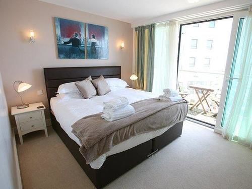 Hotel Quay Holidays - Dolphin Quays