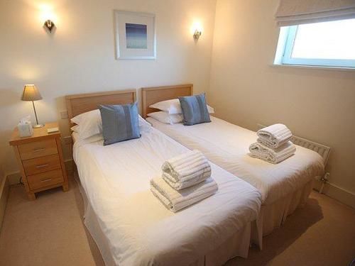 Quay Holidays - Dolphin Quays