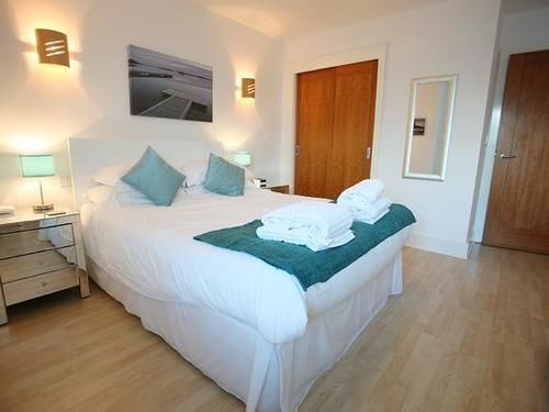 Hotel Quay Holidays - Dolphin Quays