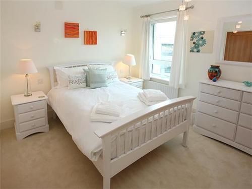 Quay Holidays - Dolphin Quays 4* Poole
