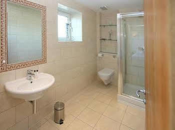 Hotel Quay Holidays - Dolphin Quays