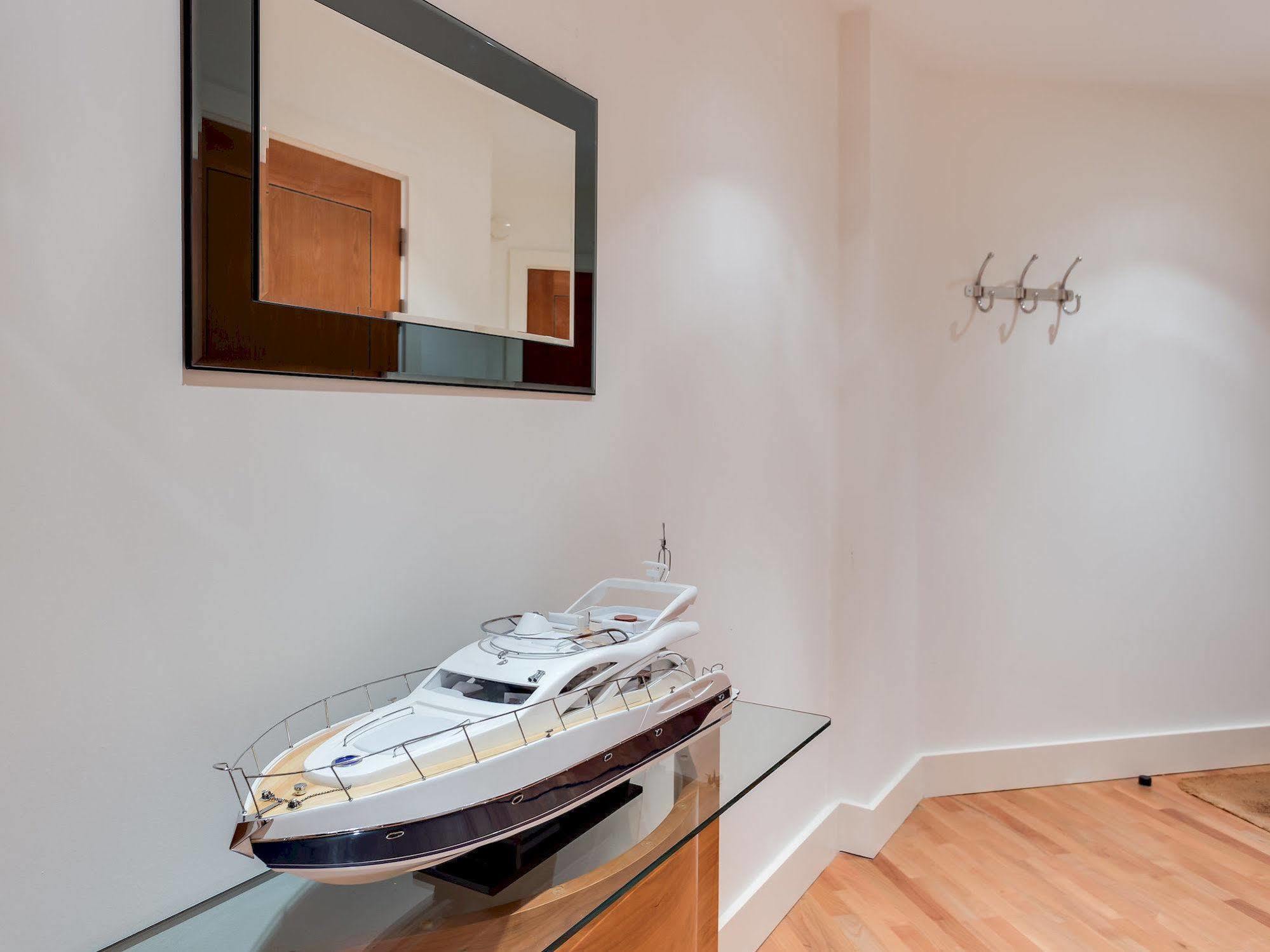 Hotel Quay Holidays - Dolphin Quays