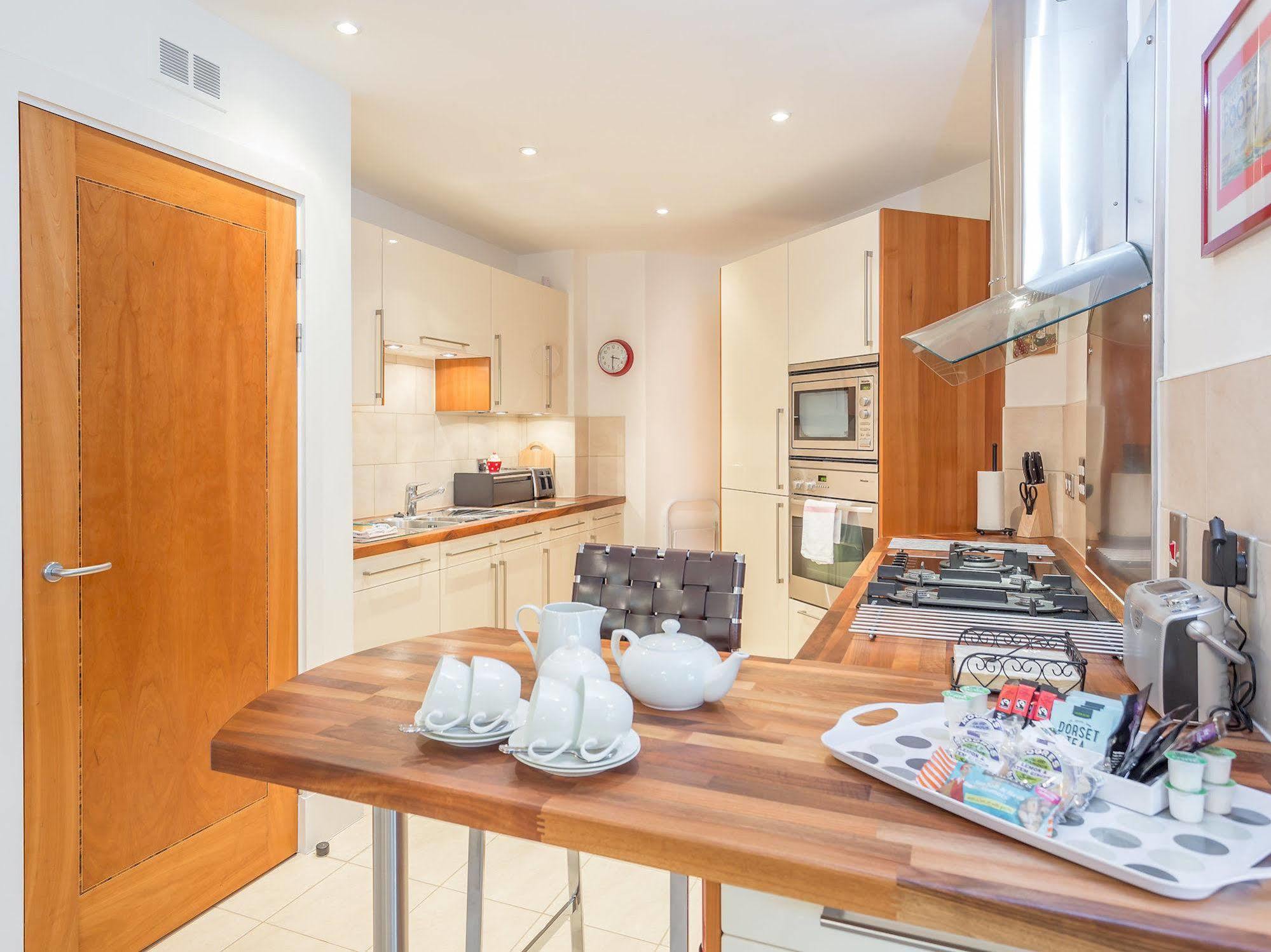 Quay Holidays - Dolphin Quays Hotel 4*