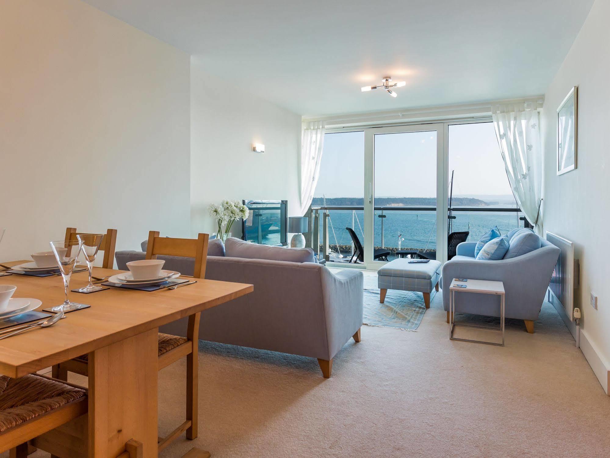 Quay Holidays - Dolphin Quays 4* Poole