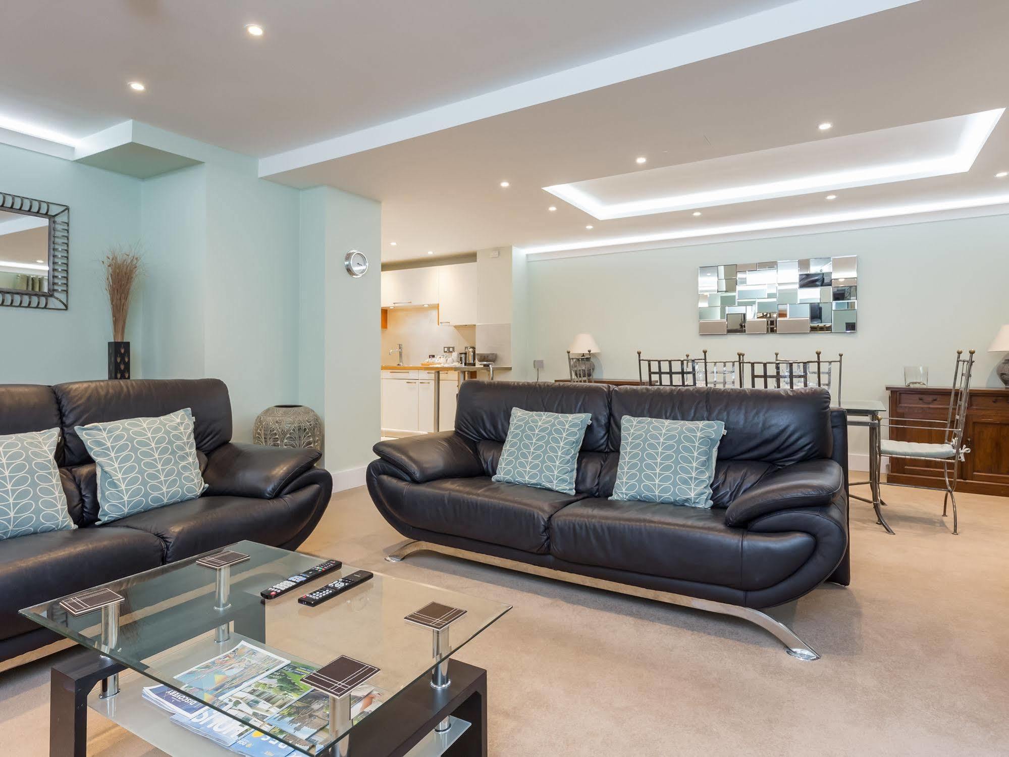 Quay Holidays - Dolphin Quays Hotel 4*