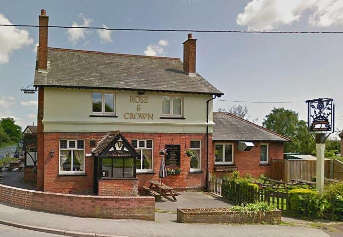 Hotel Rose And Crown 3*